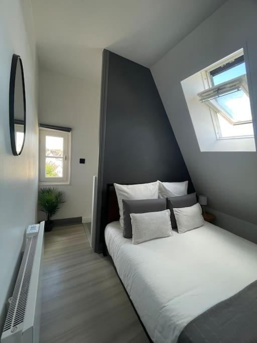 Duplex Bord De L'Eure - Parking Inclus - Jolie Vue Sur La Cathedrale Apartment Chartres Exterior photo